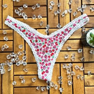 PINK VS CHERRY STRAWBERRY THONG